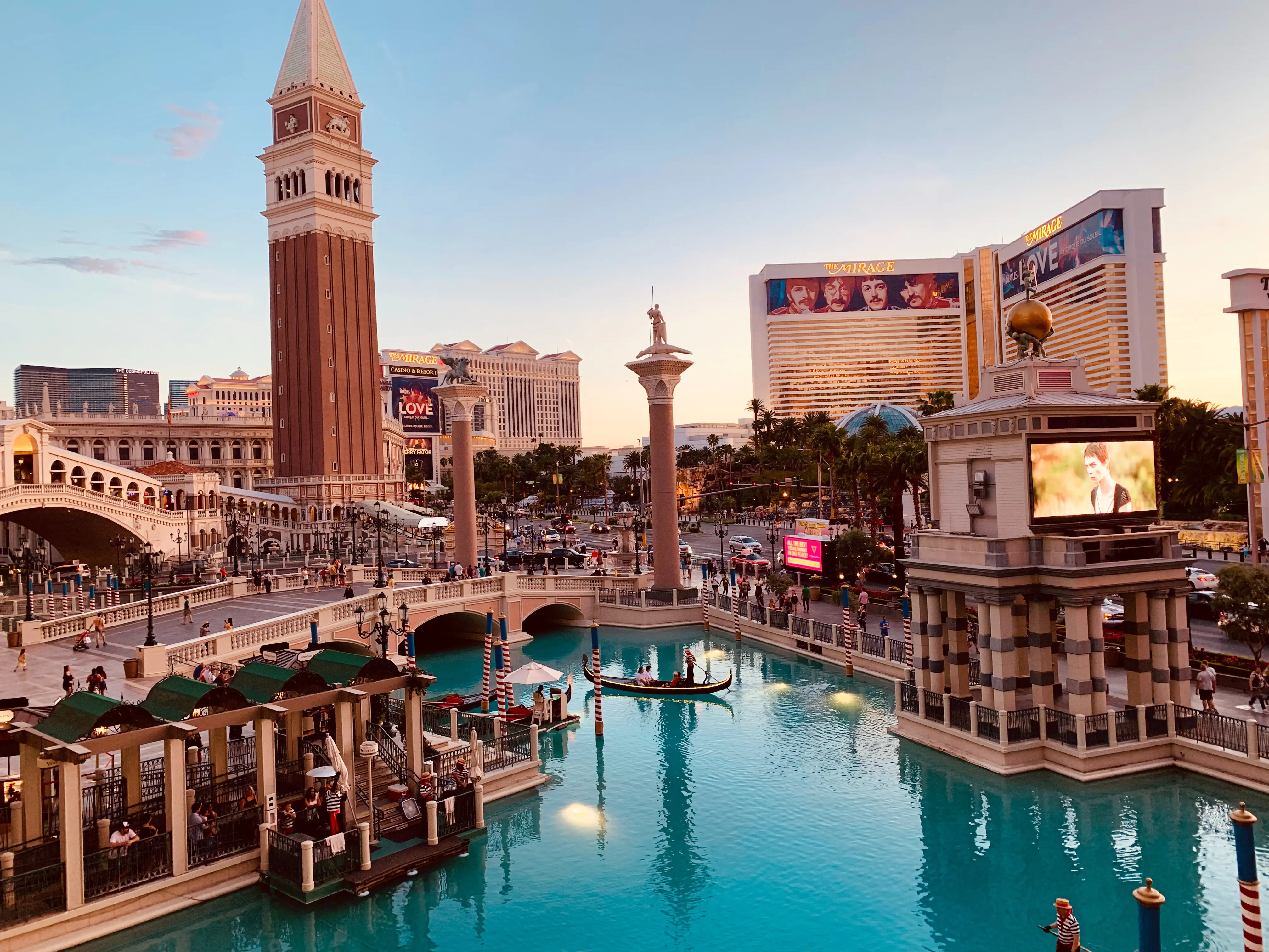 where to stay in las vegas with family