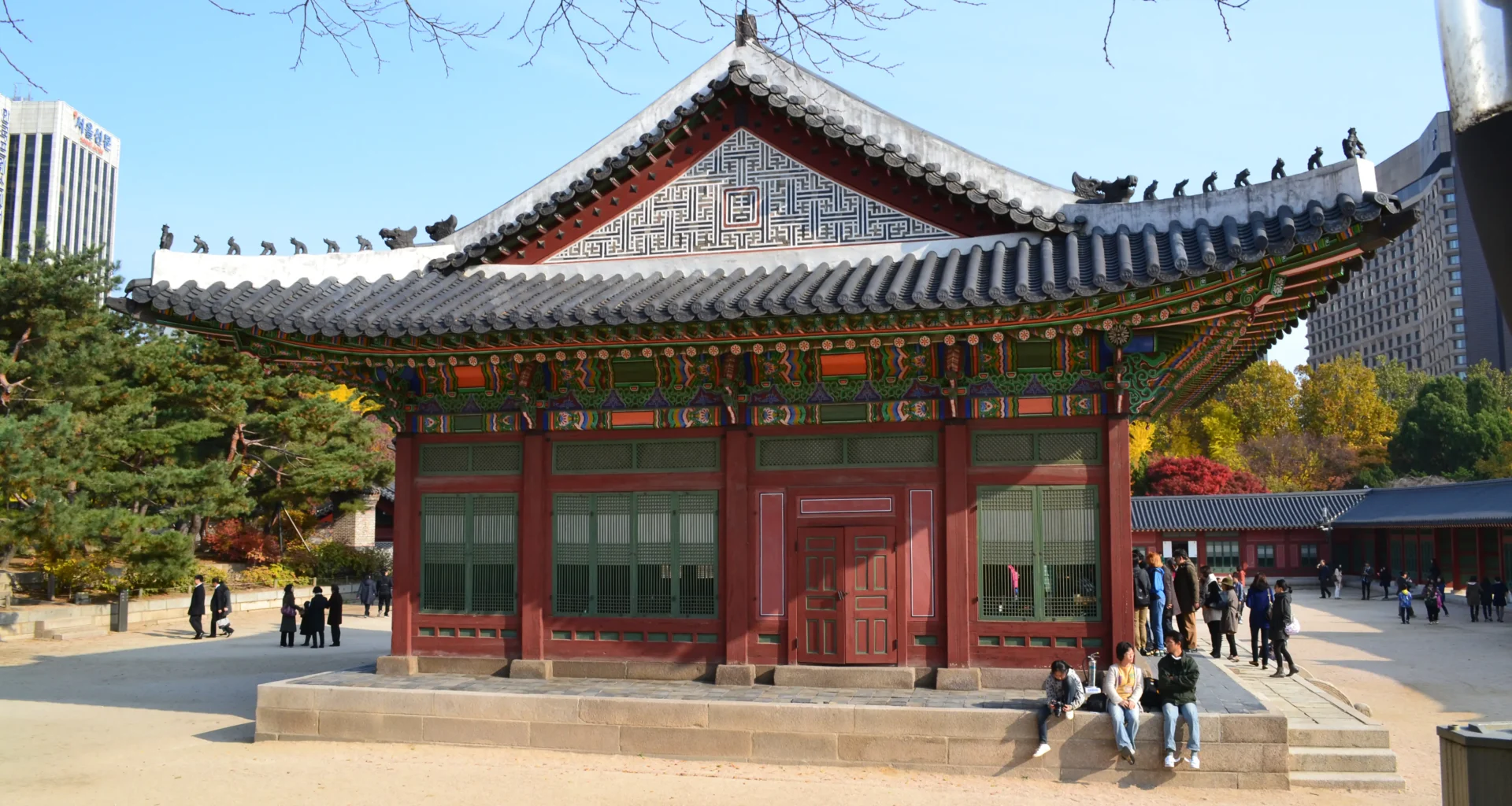 Visit Deoksugung Palace in Seoul, South Korea
