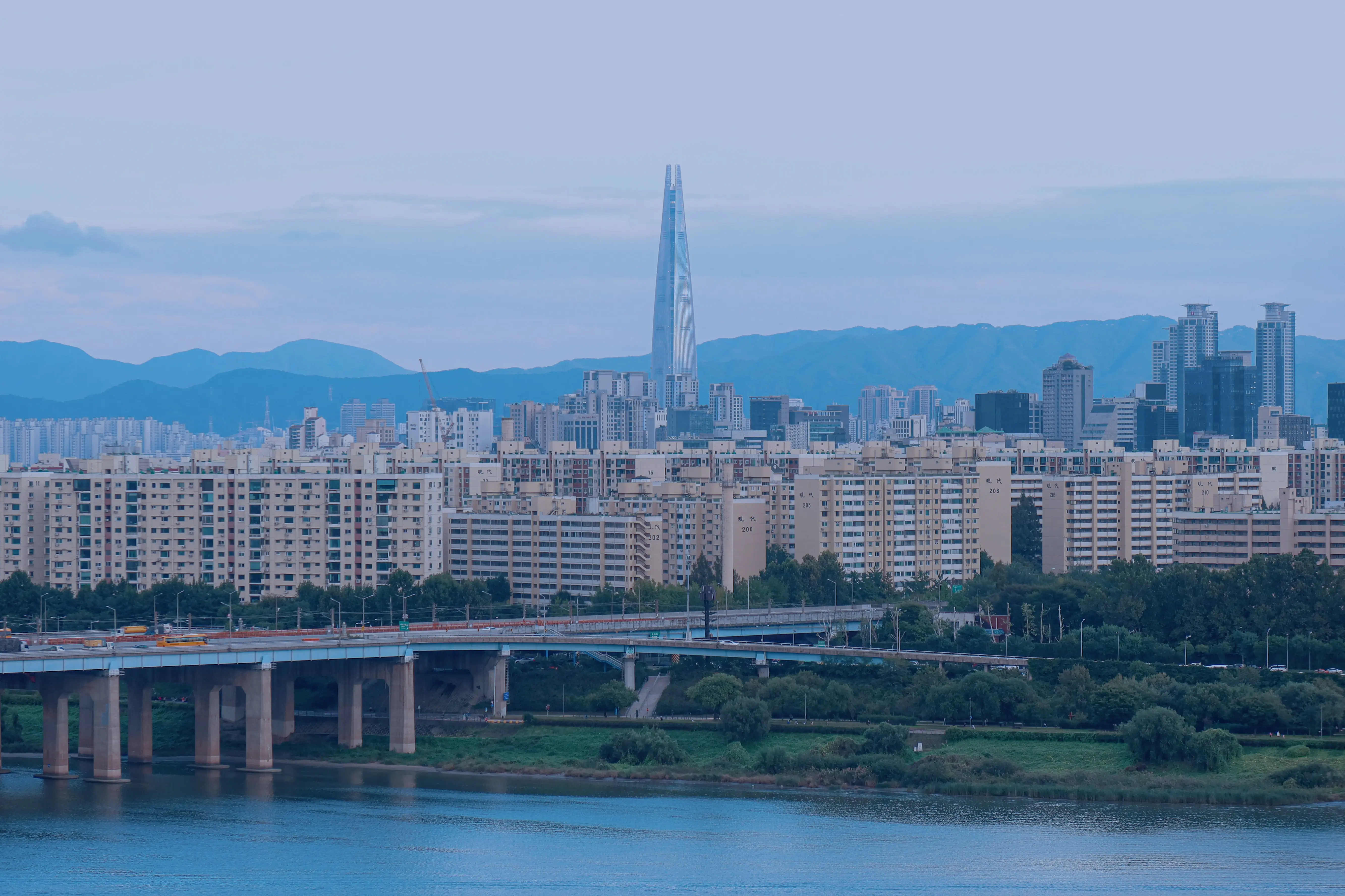 Visit Lotte World Tower in Seoul, South Korea
