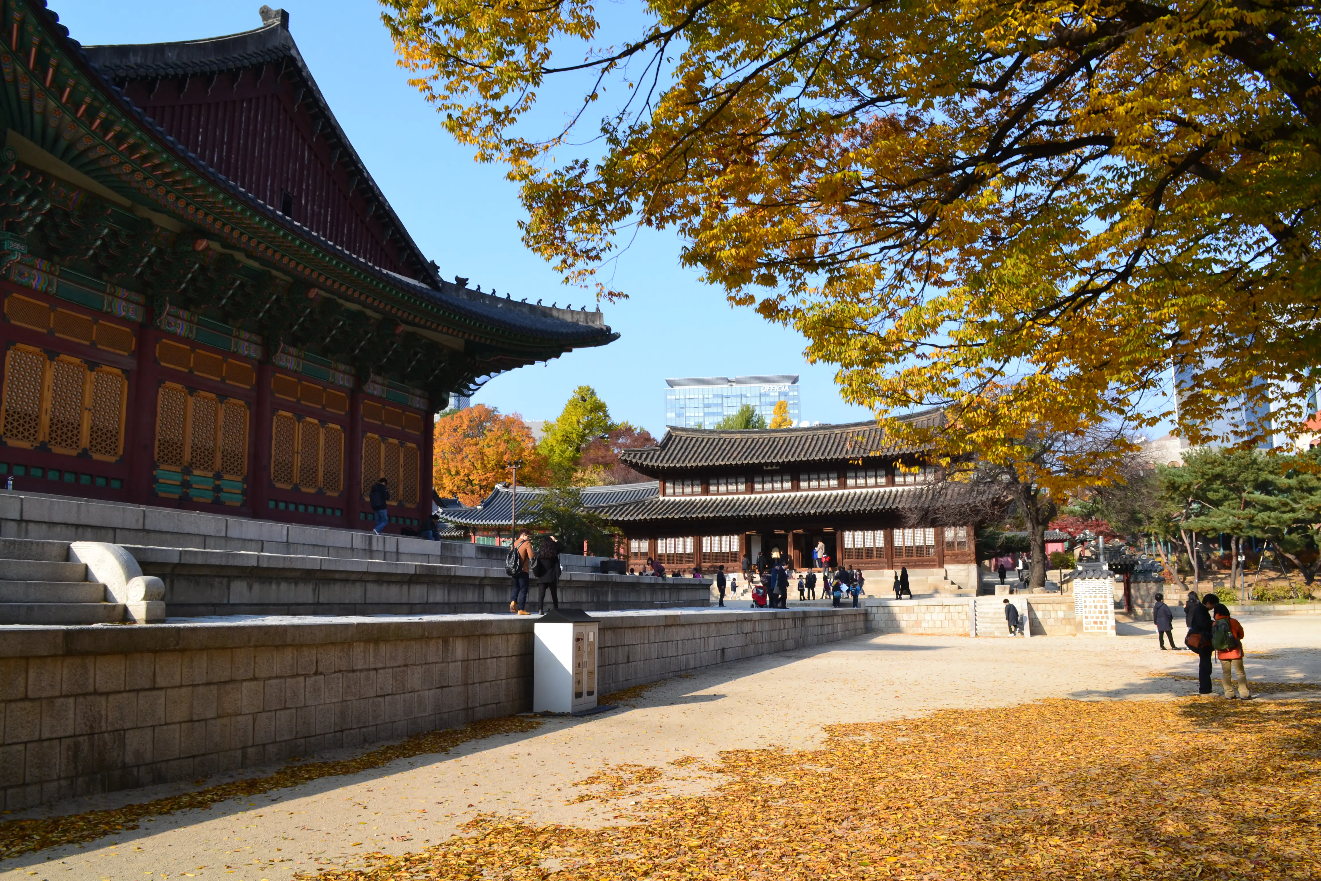 Visiting Deoksugung Palace in Seoul, South Korea