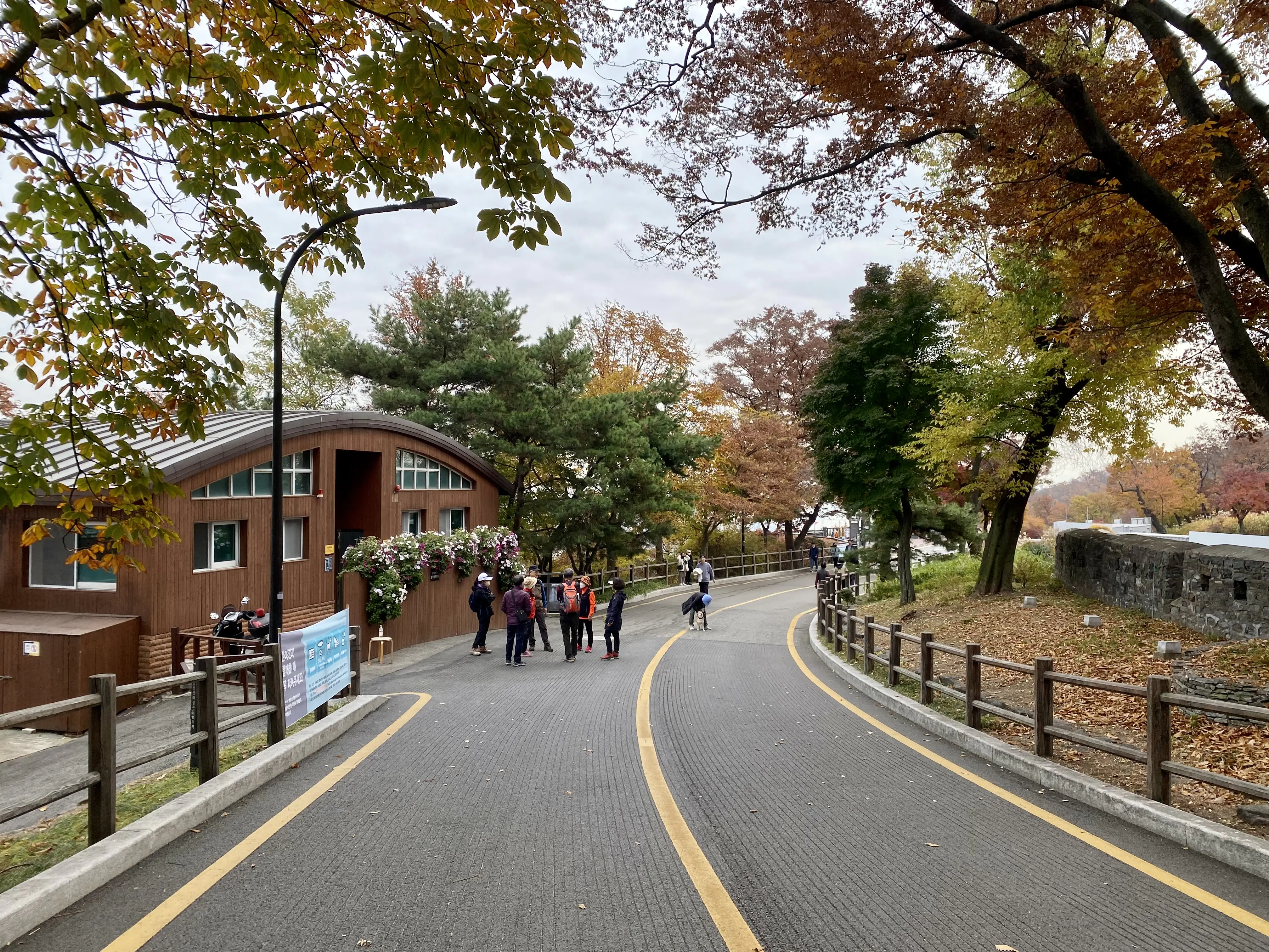 Walk to climb Namsan Hill, Seoul