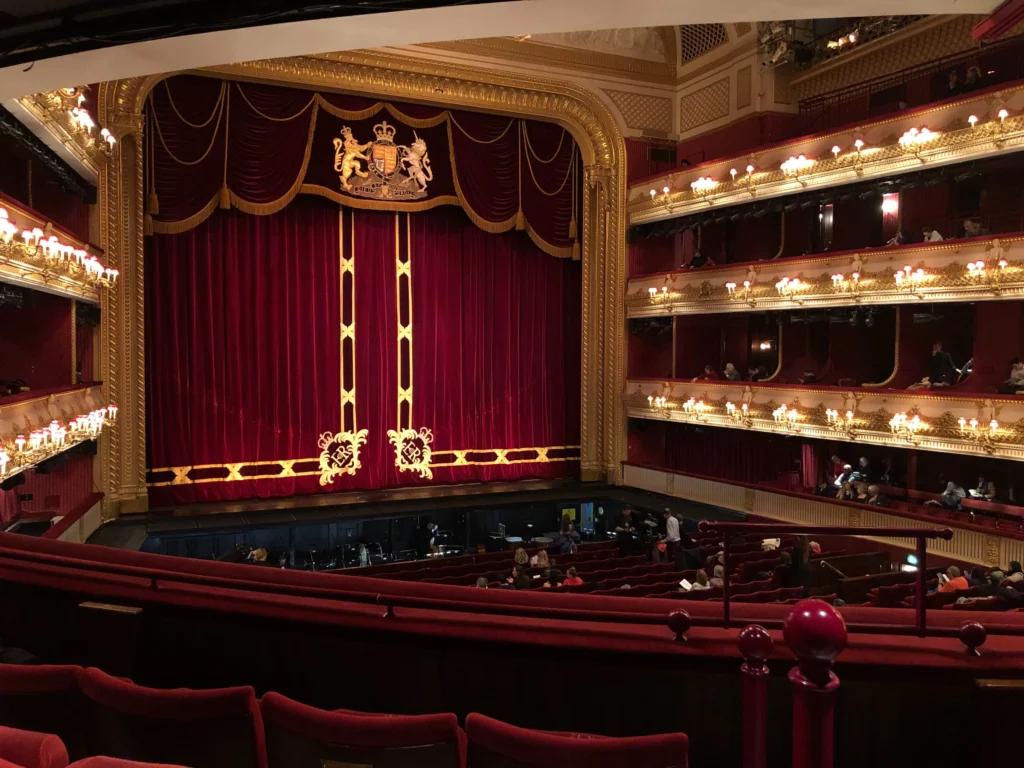 Opera activity with family or as a couple in London