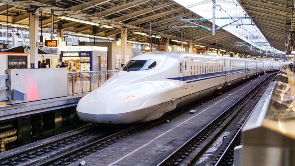Shinkansen, to travel during a 14-day itinerary in Japan